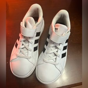 Boys Adidas Sneakers Size US 1
